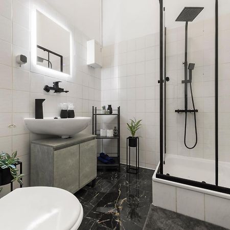62Qm2, Massageseat, Billard-Table, King-Sized Bed Apartment Berlin Bagian luar foto