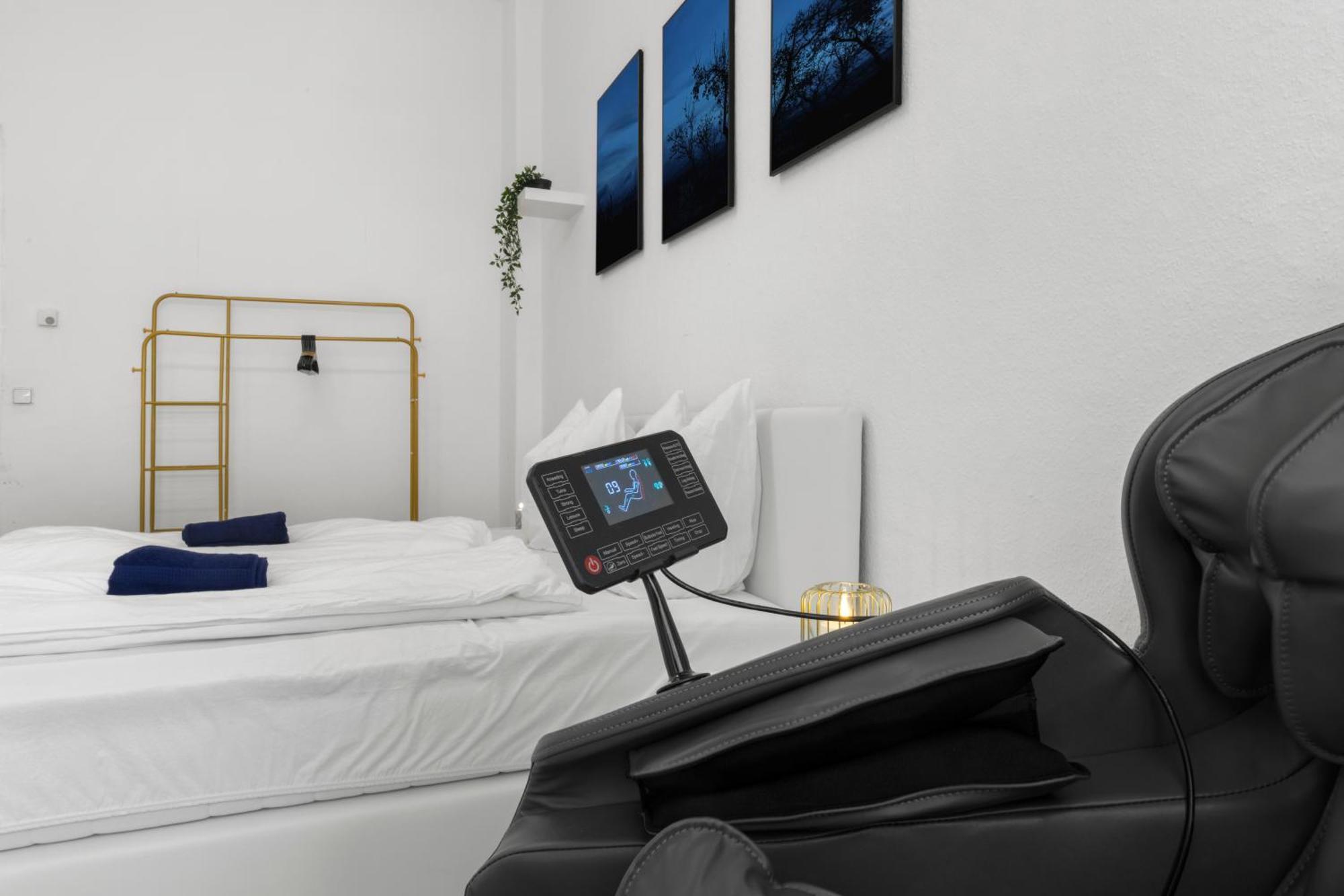 62Qm2, Massageseat, Billard-Table, King-Sized Bed Apartment Berlin Bagian luar foto